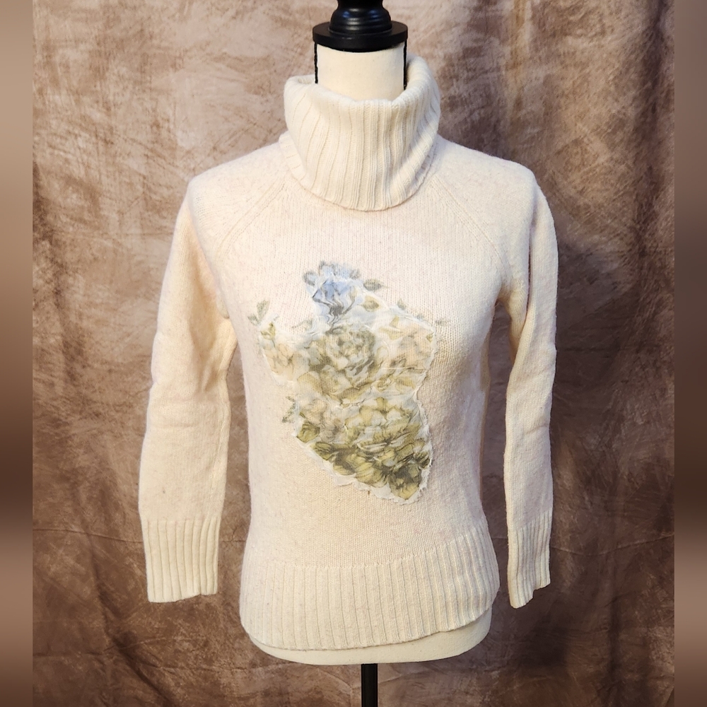 Floral Embroidered Cream Turtleneck Sweater –Size S